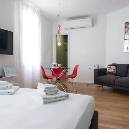 Navigli - Tornatore Apartman